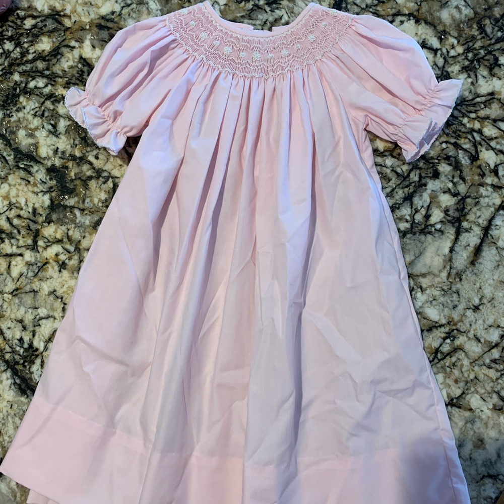 Light Pink smocked girls dress 🌸